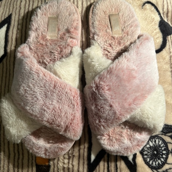 Victoria’s Secret Pink faux fur cross over slides slippers medium (7-8) pink - Picture 4 of 6